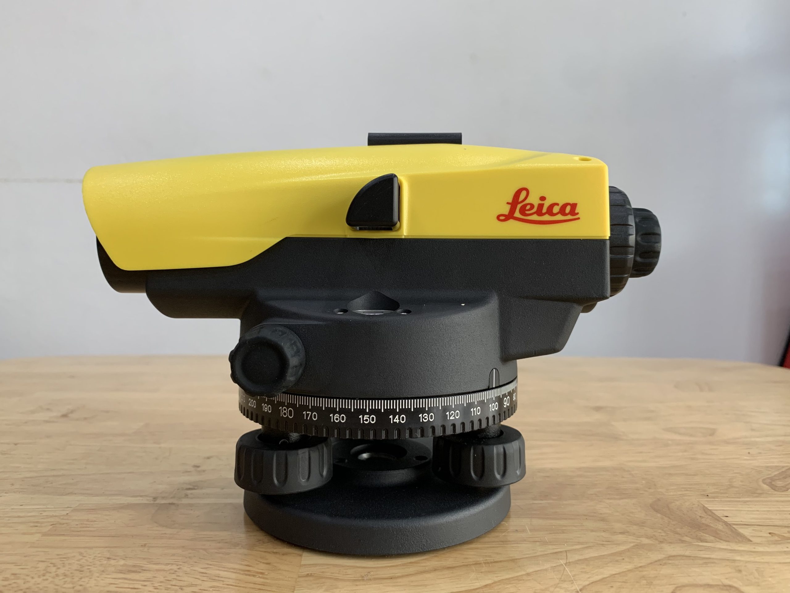 Máy thuỷ bình Leica NA524 - Trắc Địa Lê Linh